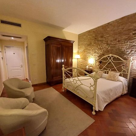 Hotel Il Castello Чертальдо Экстерьер фото