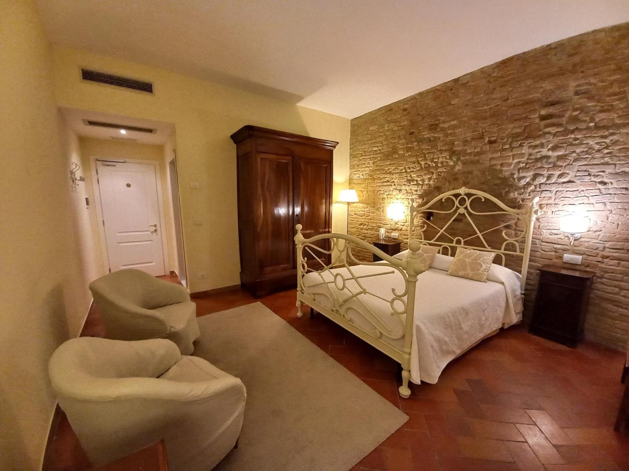 Hotel Il Castello Чертальдо Экстерьер фото
