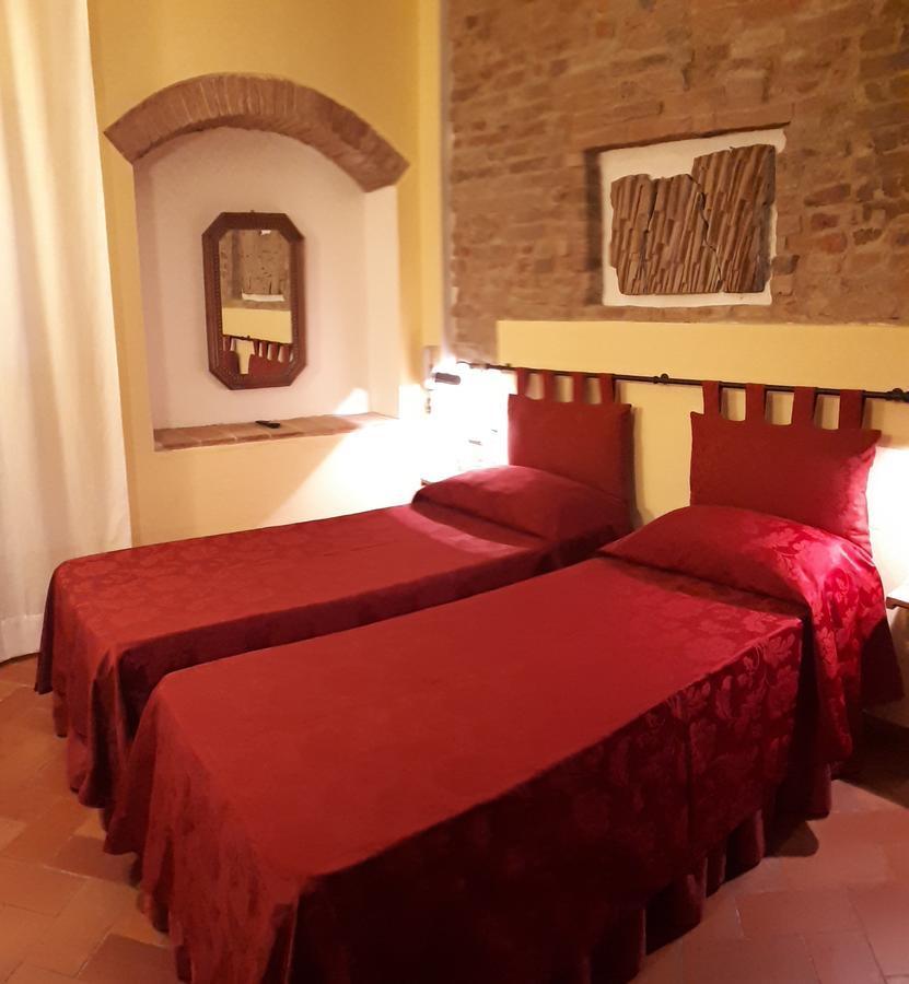 Hotel Il Castello Чертальдо Экстерьер фото