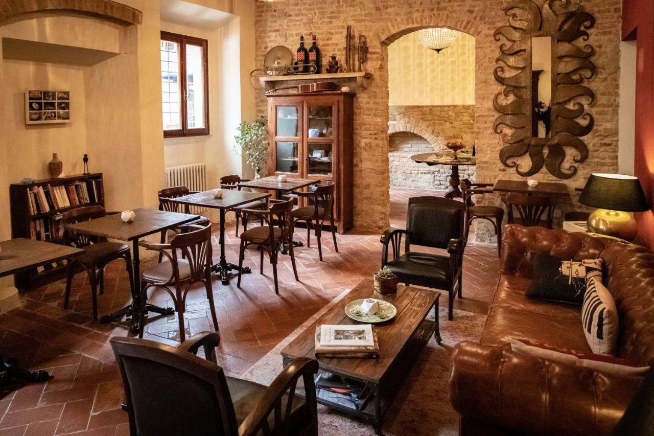 Hotel Il Castello Чертальдо Экстерьер фото